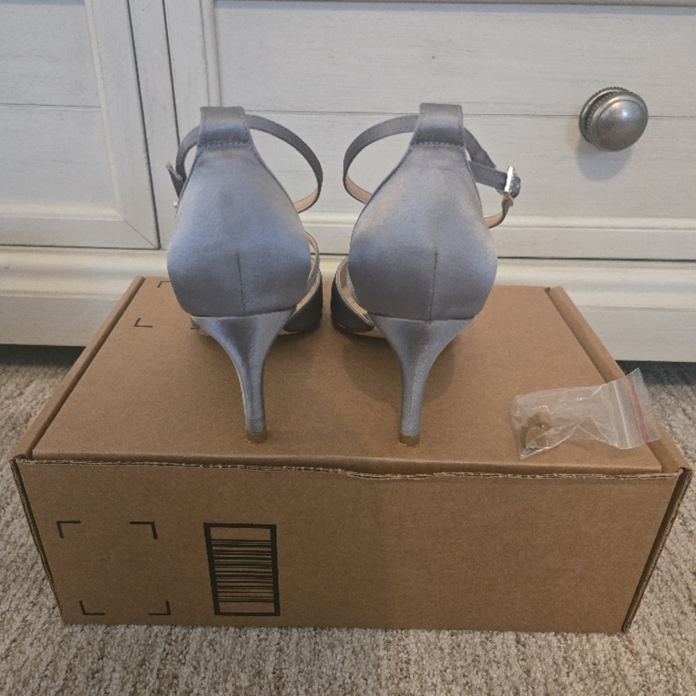 Gray Pointed-Toe Pumps With Diagonal Strap - image 5